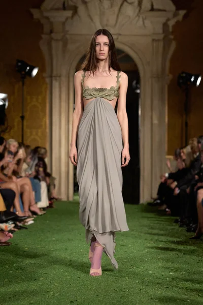 Look 77